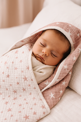 Couverture réversible en mousseline jacquard 4 épaisseurs – Motif étoiles rose (110 x 110 cm) 0m+