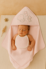 Coffret Cape de bain “Friends Animals” avec bavoir Rose – 100x100 cm – Interbaby