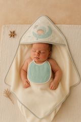 Coffret Cape de bain “Let’s Sleep” avec bavoir – 100x100 cm – Interbaby
