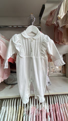 Grenouillère full white froufrou côtés boutons centrés