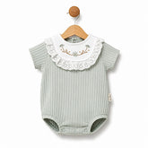 Barboteuse legère col blanc froufrou 1 pcs