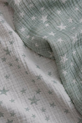 Couverture réversible en mousseline jacquard 4 épaisseurs – Motif étoiles Mint (110 x 110 cm) 0m+