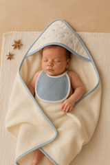 Coffret Cape de bain “Good Night” 100x100 cm avec bavoir Bleu Blanc – Interbaby