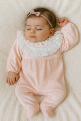 Grenouillère avec col froufrou et fleury dessus 1 pcs