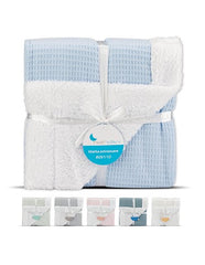 Interbaby - Coffret couverture en nid d'abeille et agneau - Bleu 80x110 cm